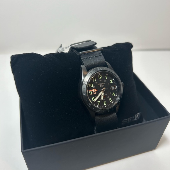 Seiko 5 Sports Field Street Style GMT SSK025K1 - Picture 3 of 5